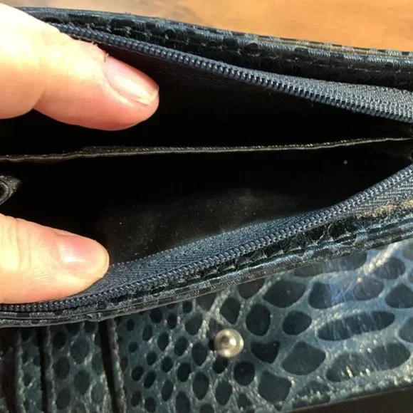 Guess Wallet - Picture 5 of 5